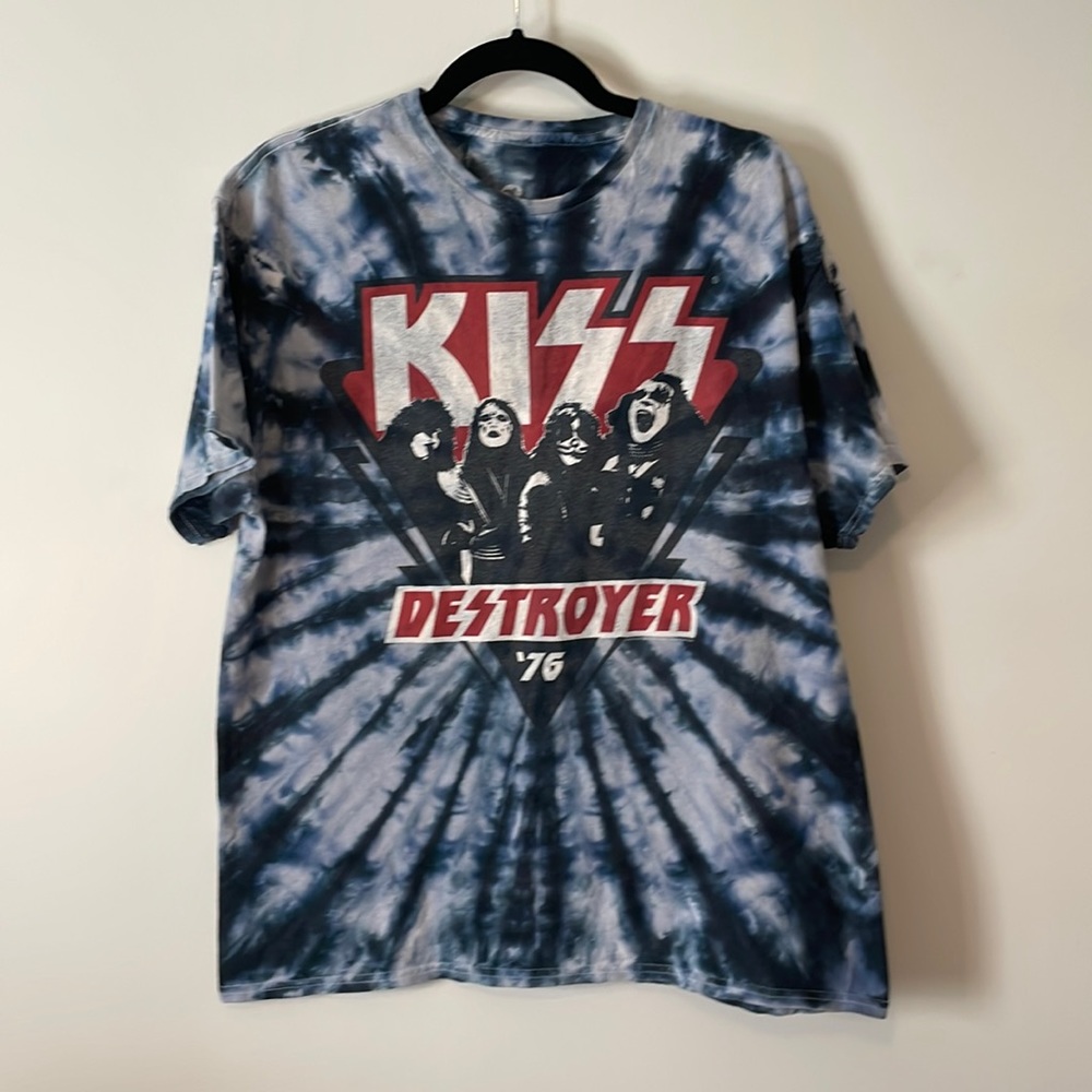 Liquid Blue Kiss Distressed Graphic Tee